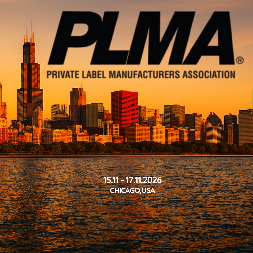 Red Beige Minimal Simple Typographic Chic Logo