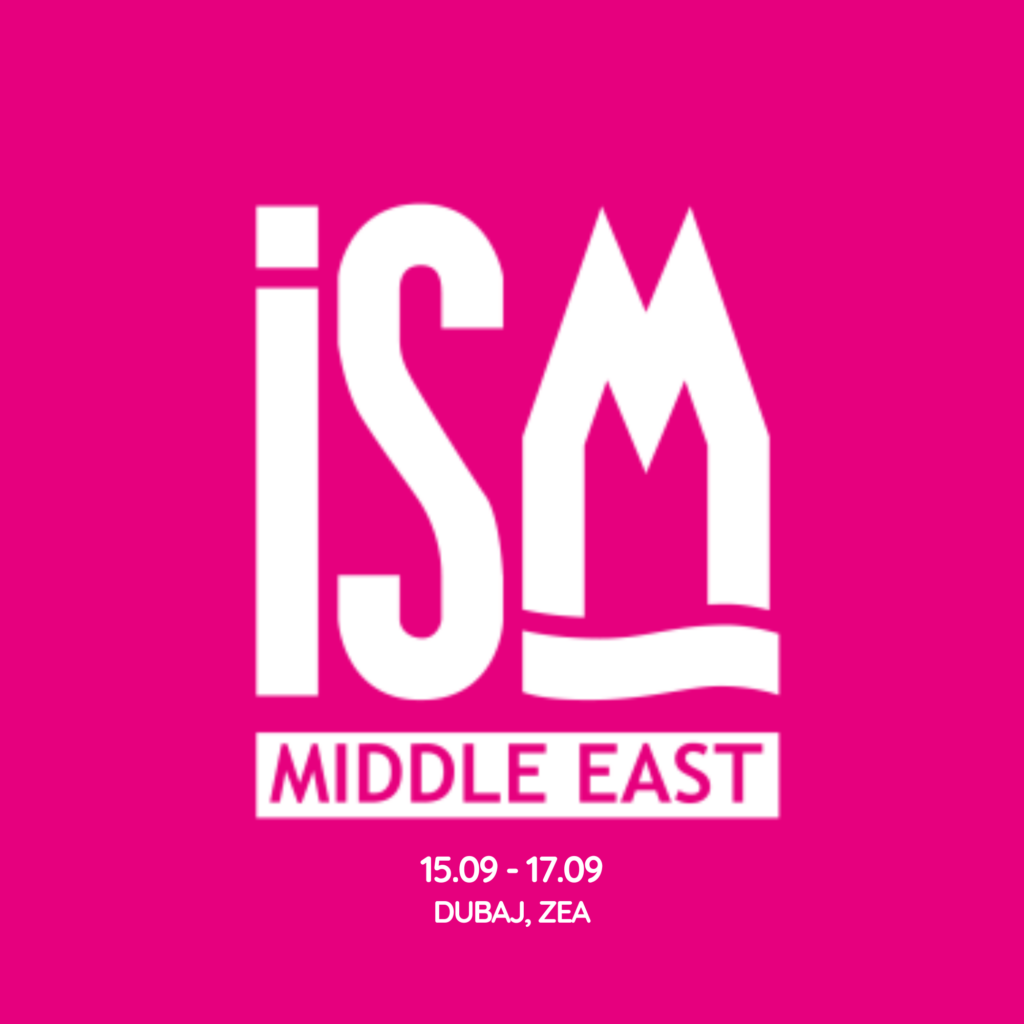 Red Beige Minimal Simple Typographic Chic Logo (2)